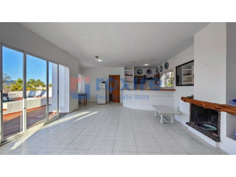 4 bedroom Villa for sale in Cala d'en Bou - € 1,700,000 (Ref: 8880175)