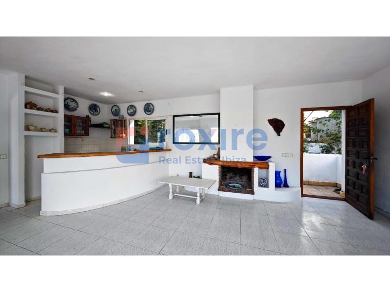 4 bedroom Villa for sale in Cala d'en Bou - € 1,700,000 (Ref: 8880175)