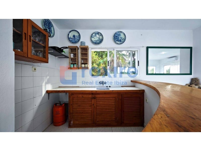 4 bedroom Villa for sale in Cala d'en Bou - € 1,700,000 (Ref: 8880175)