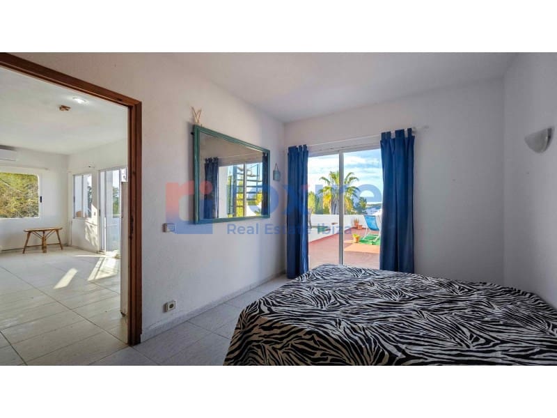 4 bedroom Villa for sale in Cala d'en Bou - € 1,700,000 (Ref: 8880175)