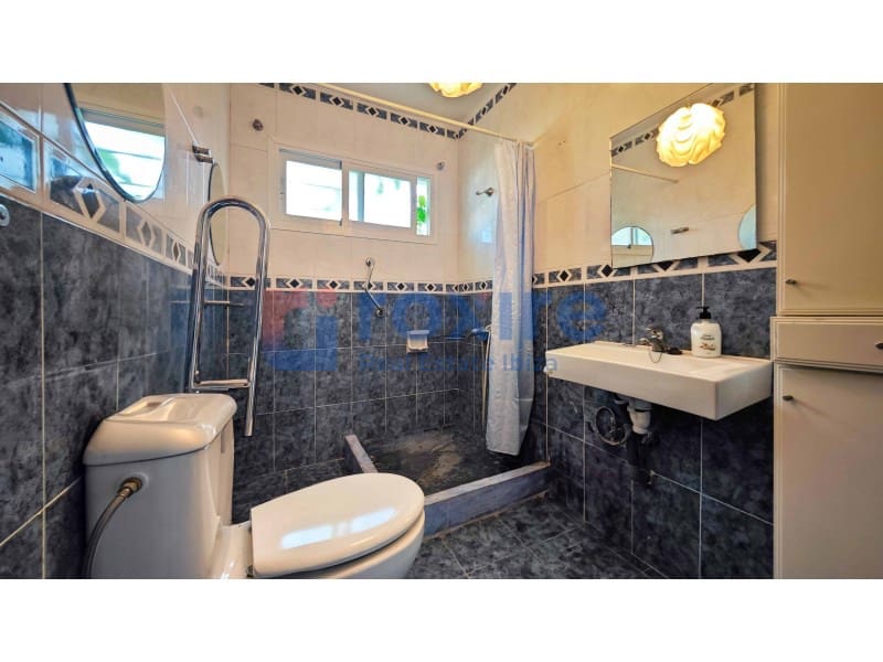 4 bedroom Villa for sale in Cala d'en Bou - € 1,700,000 (Ref: 8880175)