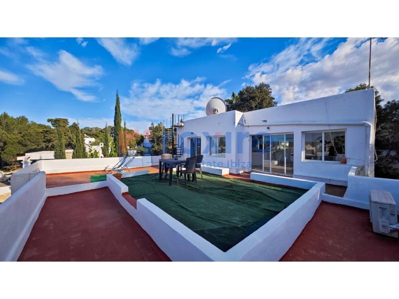 4 bedroom Villa for sale in Cala d'en Bou - € 1,700,000 (Ref: 8880175)