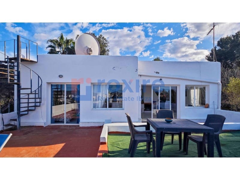 4 bedroom Villa for sale in Cala d'en Bou - € 1,700,000 (Ref: 8880175)