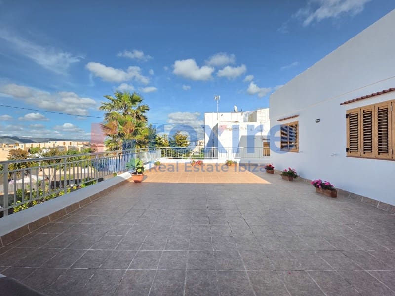 Commercial for sale in Cala d'en Bou - € 2,300,000 (Ref: 9075304)