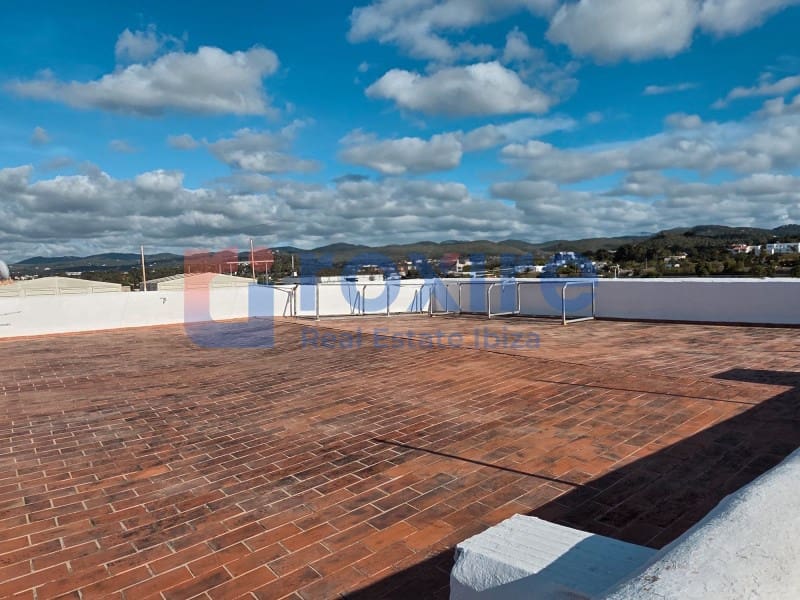 Commercial for sale in Cala d'en Bou - € 2,300,000 (Ref: 9075304)