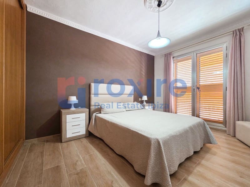 Commercial for sale in Cala d'en Bou - € 2,300,000 (Ref: 9075304)