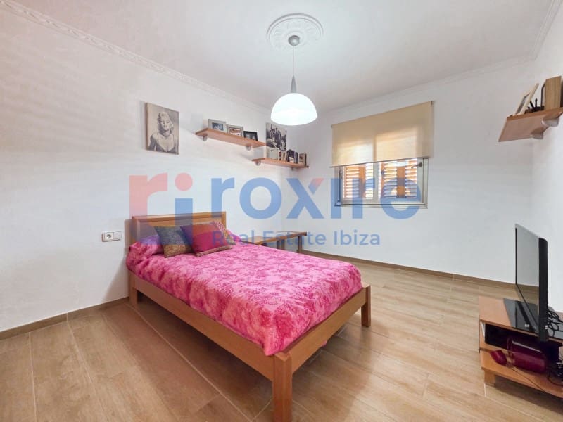 Commercial for sale in Cala d'en Bou - € 2,300,000 (Ref: 9075304)