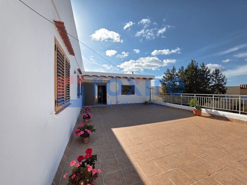 Commercial for sale in Cala d'en Bou - € 2,300,000 (Ref: 9075304)