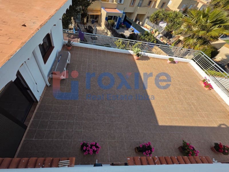 Commercial for sale in Cala d'en Bou - € 2,300,000 (Ref: 9075304)