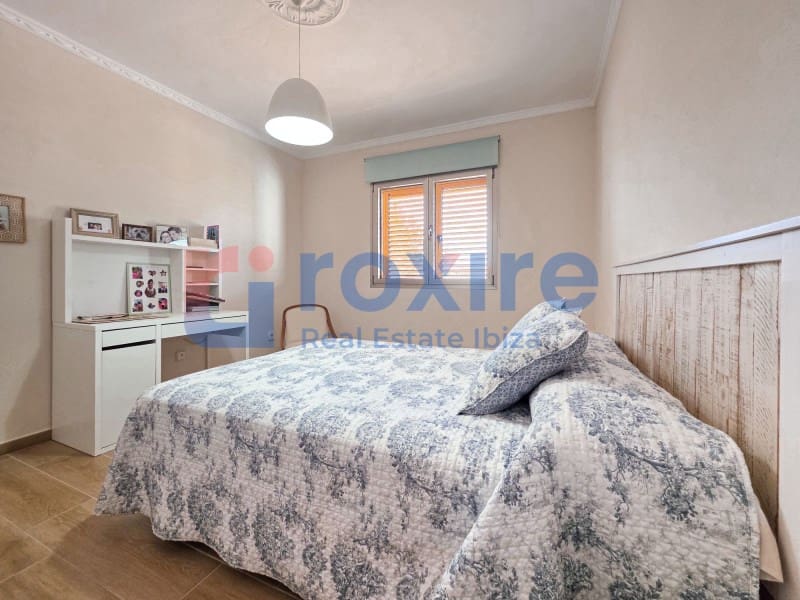 Commercial for sale in Cala d'en Bou - € 2,300,000 (Ref: 9075304)