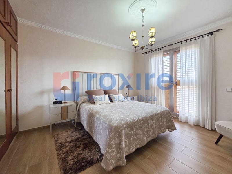 Commercial for sale in Cala d'en Bou - € 2,300,000 (Ref: 9075304)