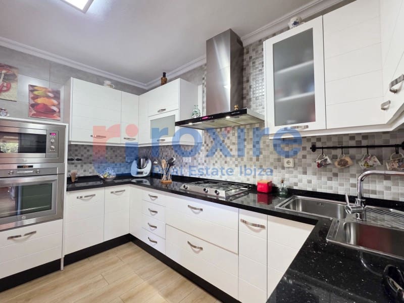 Commercial for sale in Cala d'en Bou - € 2,300,000 (Ref: 9075304)