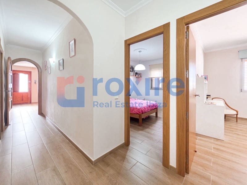 Commercial for sale in Cala d'en Bou - € 2,300,000 (Ref: 9075304)