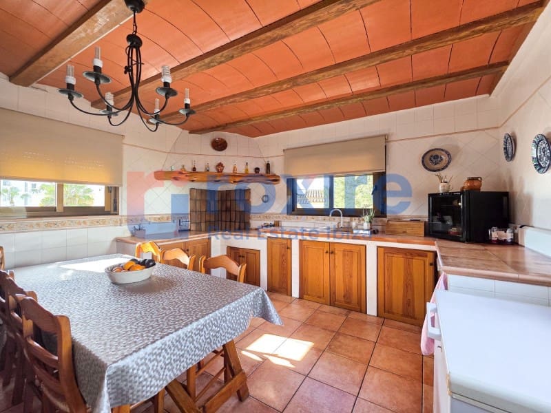 Commercial for sale in Cala d'en Bou - € 2,300,000 (Ref: 9075304)