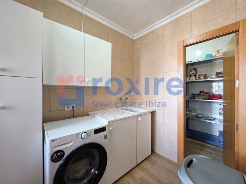 Commercial for sale in Cala d'en Bou - € 2,300,000 (Ref: 9075304)