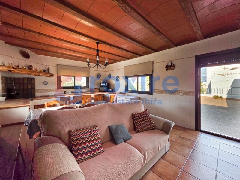 Commercial for sale in Cala d'en Bou - € 2,300,000 (Ref: 9075304)