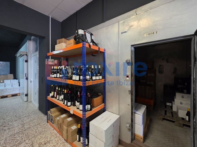 Commercial for sale in Cala d'en Bou - € 2,300,000 (Ref: 9075304)