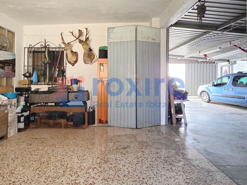 Commercial for sale in Cala d'en Bou - € 2,300,000 (Ref: 9075304)