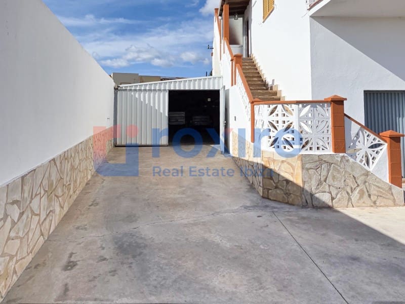 Commercial for sale in Cala d'en Bou - € 2,300,000 (Ref: 9075304)