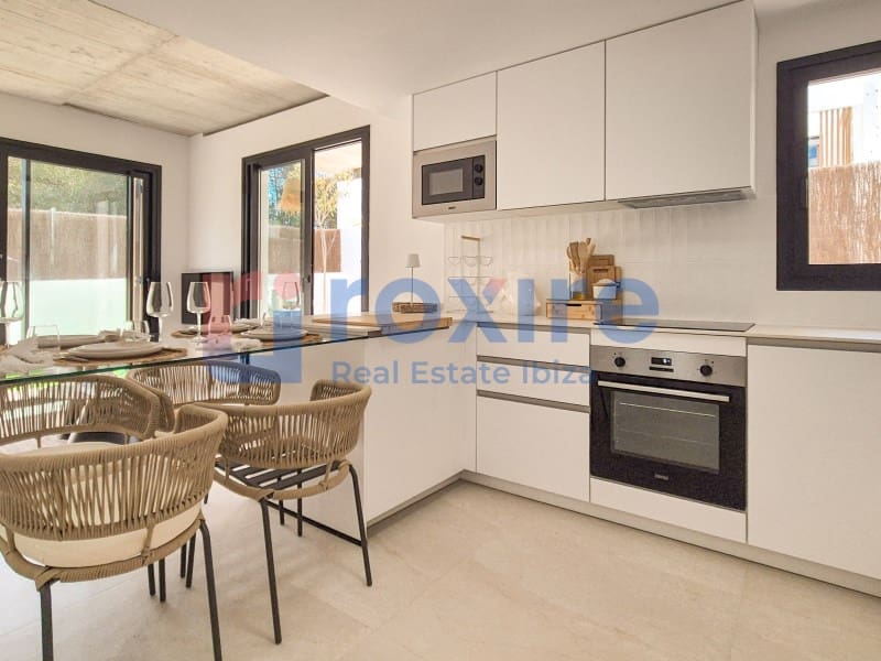 2 soveværelse Lejlighed til salg i Sant Antoni de Portmany med swimmingpool garage - € 585.000 (Ref: 9129915)