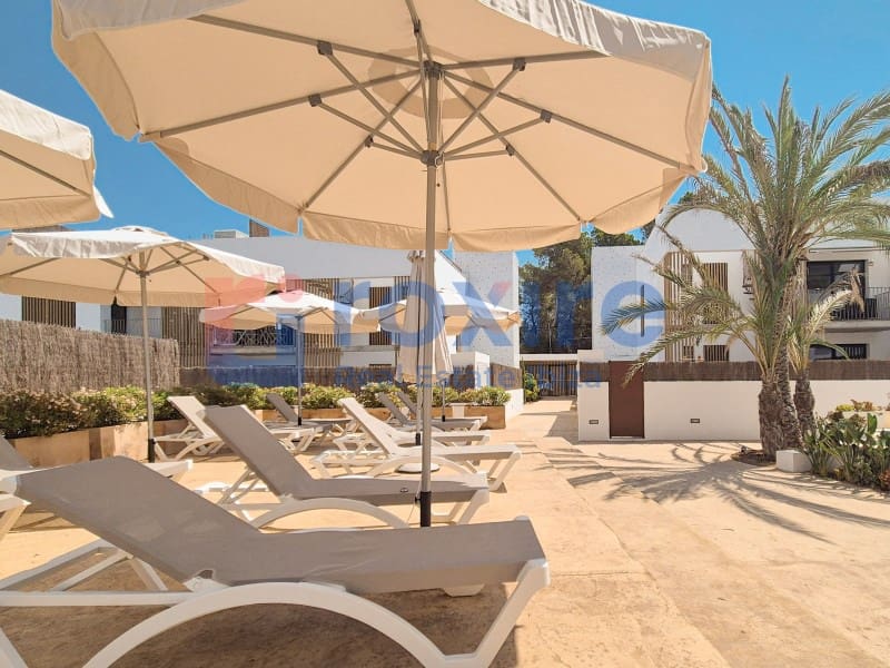 2 soveværelse Lejlighed til salg i Sant Antoni de Portmany med swimmingpool garage - € 585.000 (Ref: 9129915)