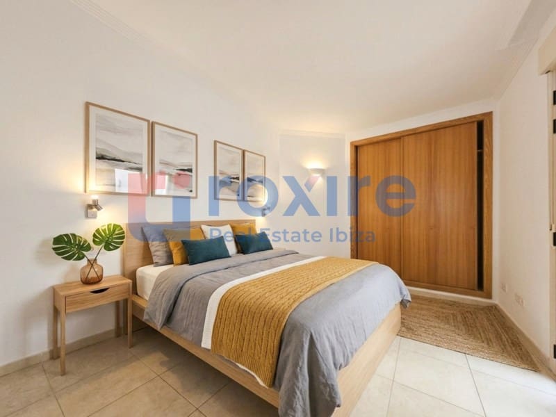 2 bedroom Flat for sale in Sant Antoni de Portmany - € 385,000 (Ref: 9774336)