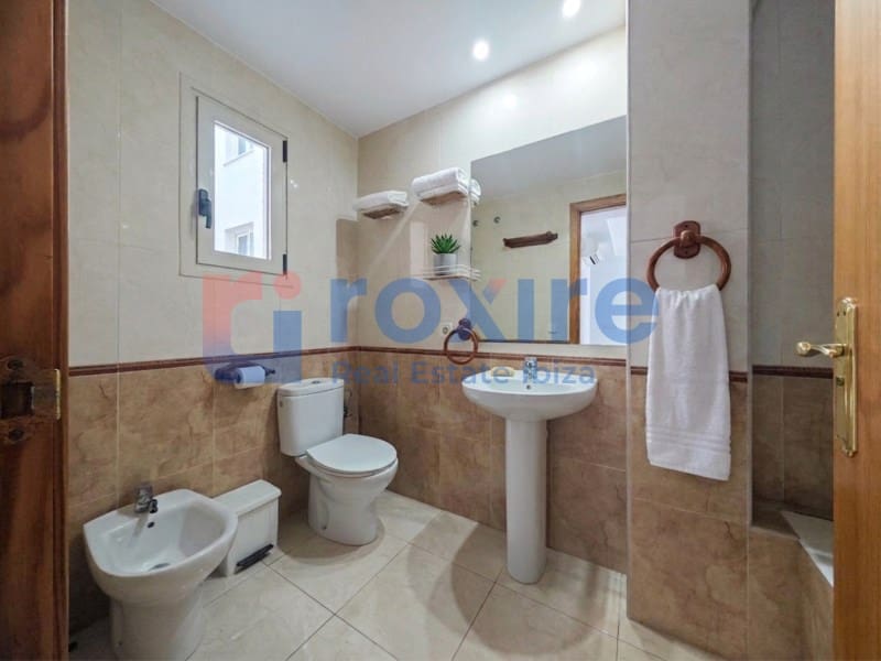 2 bedroom Flat for sale in Sant Antoni de Portmany - € 385,000 (Ref: 9774336)