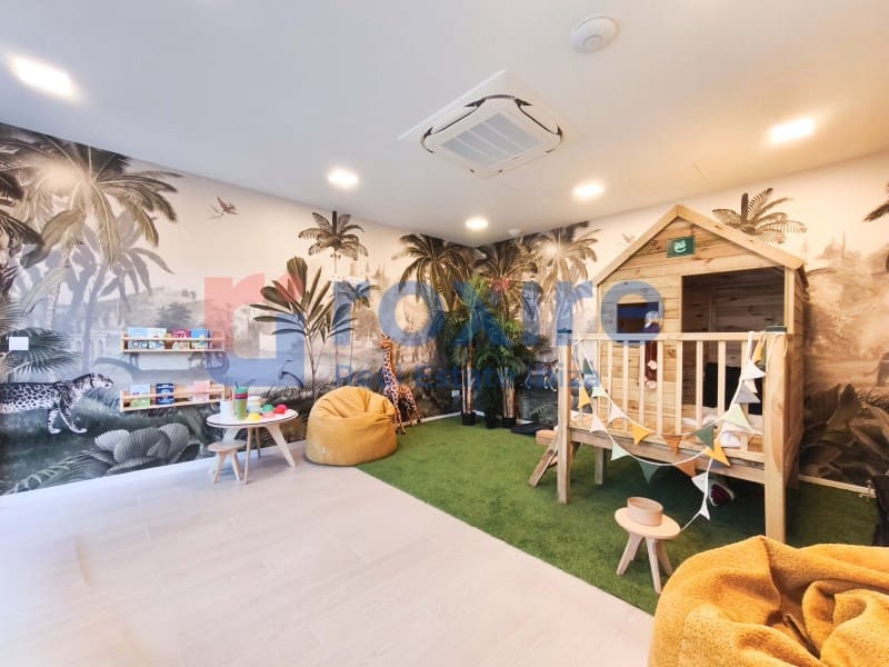 3 soverom Leilighet til leie i Ibiza by med svømmebasseng garasje - € 5 000 (Ref: 9774337)