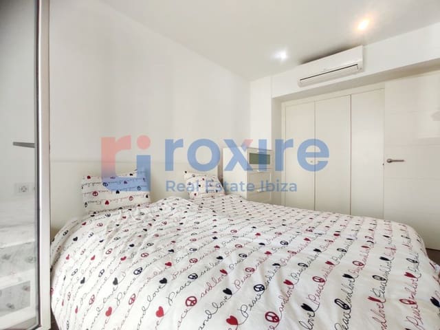 2 makuuhuone Asunto vuokrattavana paikassa Cala d'en Bou, San Jose / Sant Josep de Sa Talaia mukana uima-altaan 
autotalli - 2 000 € (Ref: 9774341)