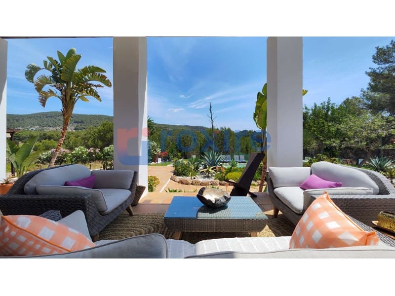 4 bedroom Villa for rent in Santa Gertrudis de Fruitera with pool garage - € 7,000 (Ref: 9774344)