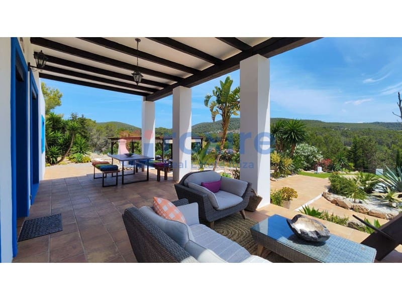 4 bedroom Villa for rent in Santa Gertrudis de Fruitera with pool garage - € 7,000 (Ref: 9774344)