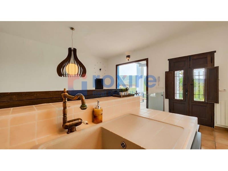 4 bedroom Villa for rent in Santa Gertrudis de Fruitera with pool garage - € 7,000 (Ref: 9774344)