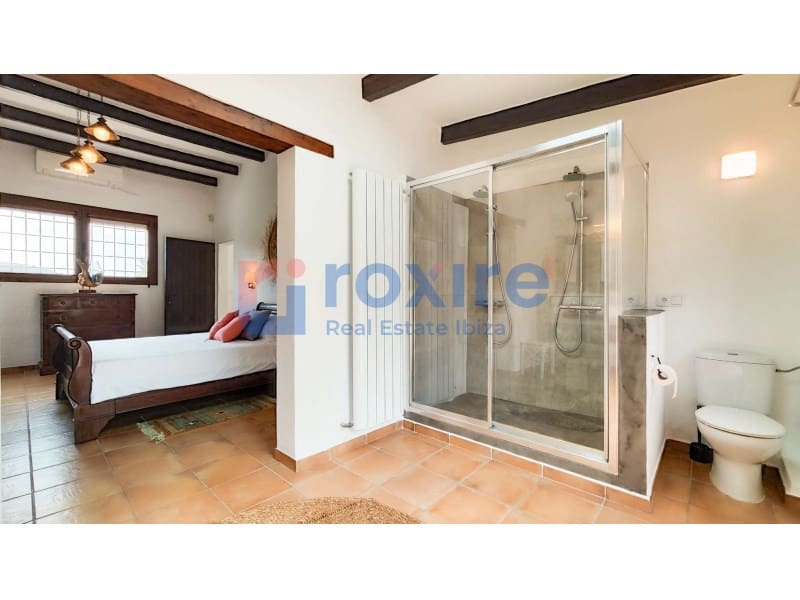 4 bedroom Villa for rent in Santa Gertrudis de Fruitera with pool garage - € 7,000 (Ref: 9774344)