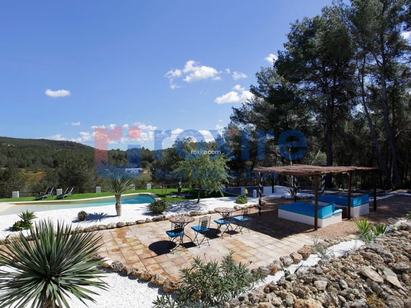 4 bedroom Villa for rent in Santa Gertrudis de Fruitera with pool garage - € 7,000 (Ref: 9774344)