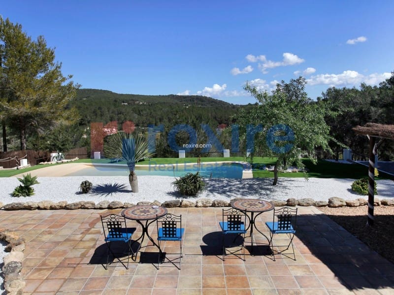 4 bedroom Villa for rent in Santa Gertrudis de Fruitera with pool garage - € 7,000 (Ref: 9774344)