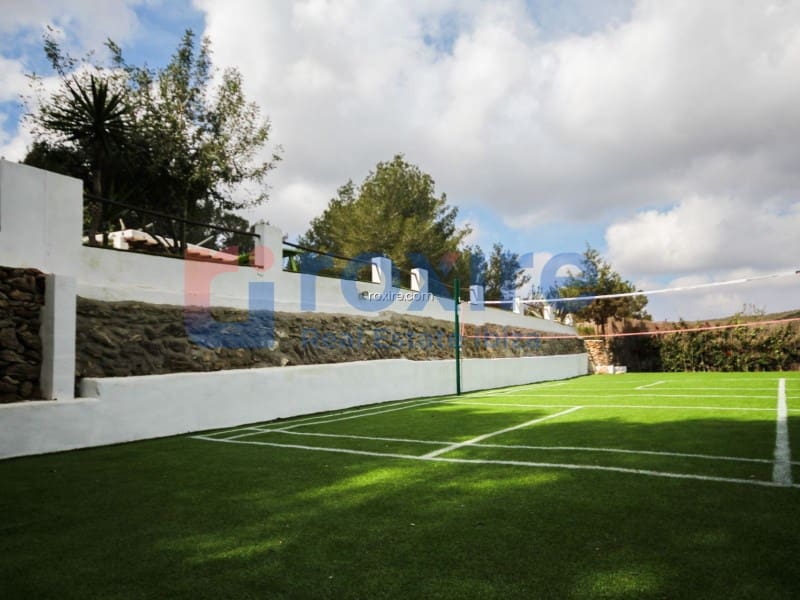 4 bedroom Villa for rent in Santa Gertrudis de Fruitera with pool garage - € 7,000 (Ref: 9774344)