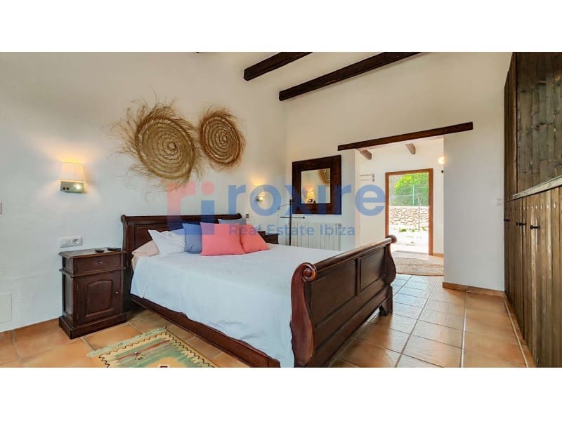 4 bedroom Villa for rent in Santa Gertrudis de Fruitera with pool garage - € 7,000 (Ref: 9774344)