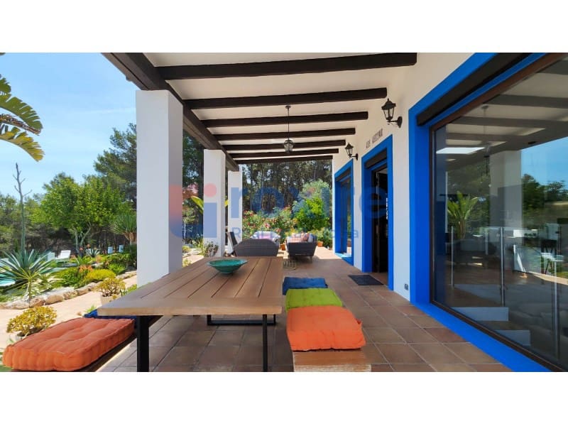 4 bedroom Villa for rent in Santa Gertrudis de Fruitera with pool garage - € 7,000 (Ref: 9774344)