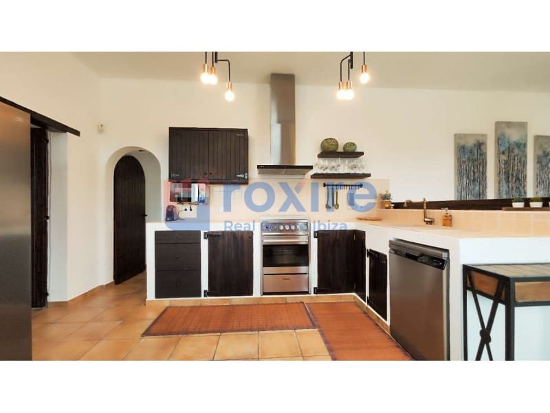 4 bedroom Villa for rent in Santa Gertrudis de Fruitera with pool garage - € 7,000 (Ref: 9774344)