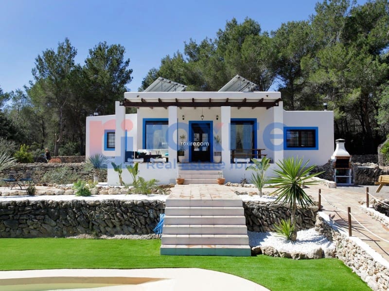 4 bedroom Villa for rent in Santa Gertrudis de Fruitera with pool garage - € 7,000 (Ref: 9774344)