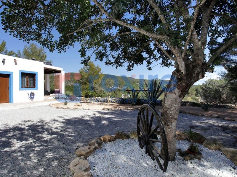 4 bedroom Villa for rent in Santa Gertrudis de Fruitera with pool garage - € 7,000 (Ref: 9774344)