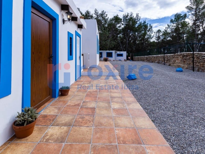 4 bedroom Villa for rent in Santa Gertrudis de Fruitera with pool garage - € 7,000 (Ref: 9774344)