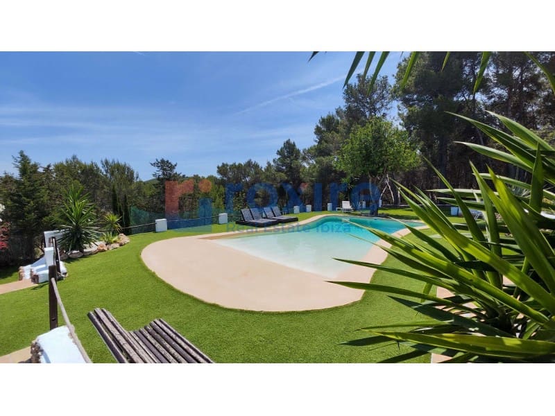 4 bedroom Villa for rent in Santa Gertrudis de Fruitera with pool garage - € 7,000 (Ref: 9774344)