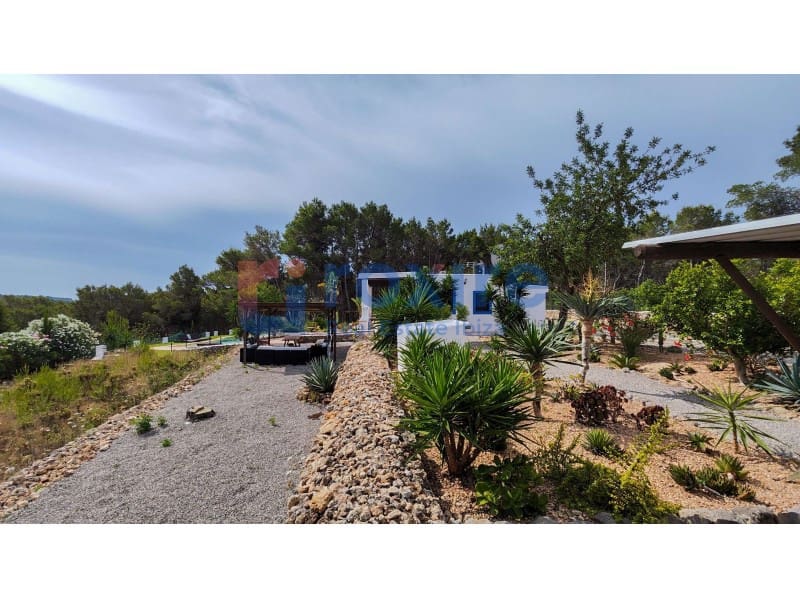 4 bedroom Villa for rent in Santa Gertrudis de Fruitera with pool garage - € 7,000 (Ref: 9774344)