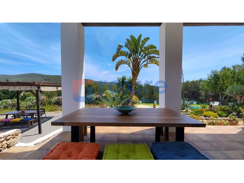 4 bedroom Villa for rent in Santa Gertrudis de Fruitera with pool garage - € 7,000 (Ref: 9774344)