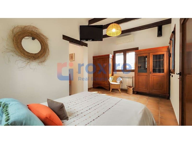 4 bedroom Villa for rent in Santa Gertrudis de Fruitera with pool garage - € 7,000 (Ref: 9774344)