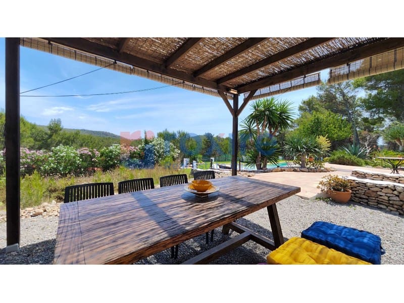 4 bedroom Villa for rent in Santa Gertrudis de Fruitera with pool garage - € 7,000 (Ref: 9774344)