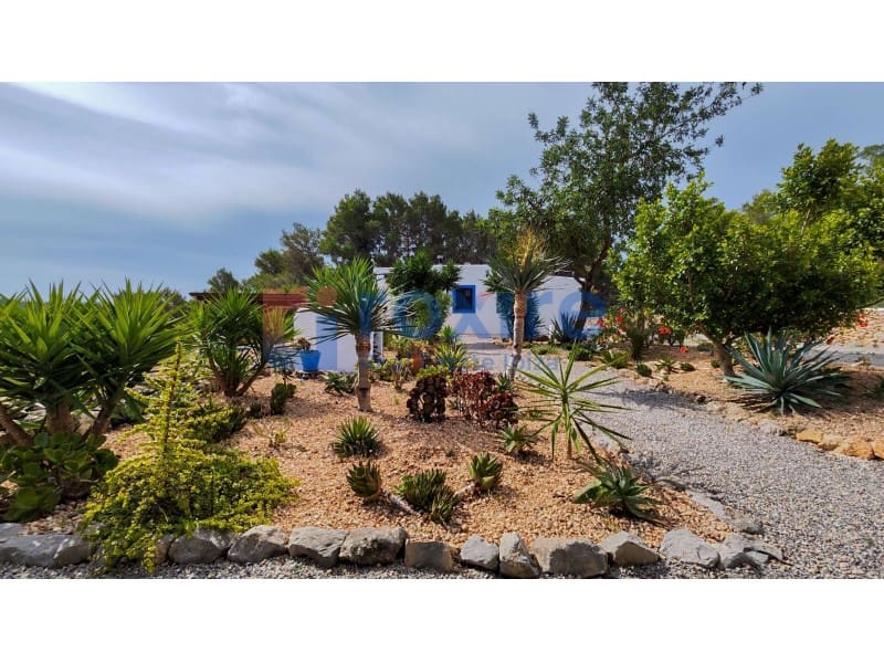 4 bedroom Villa for rent in Santa Gertrudis de Fruitera with pool garage - € 7,000 (Ref: 9774344)