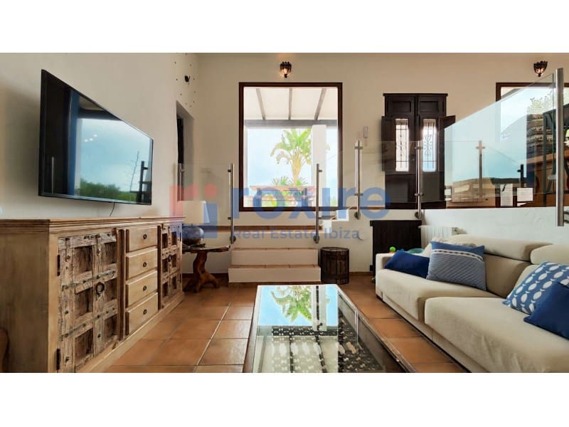 4 bedroom Villa for rent in Santa Gertrudis de Fruitera with pool garage - € 7,000 (Ref: 9774344)