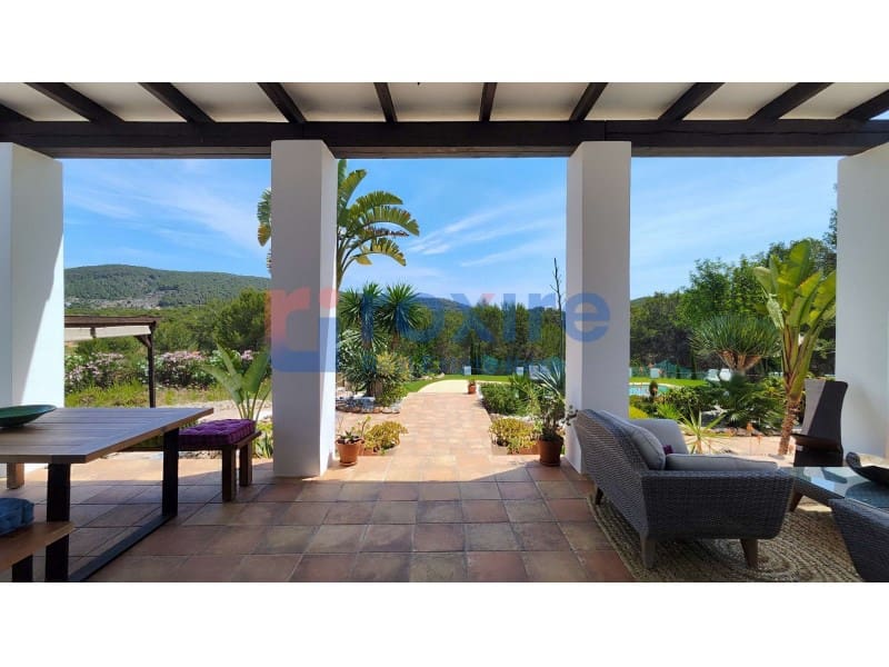 4 bedroom Villa for rent in Santa Gertrudis de Fruitera with pool garage - € 7,000 (Ref: 9774344)